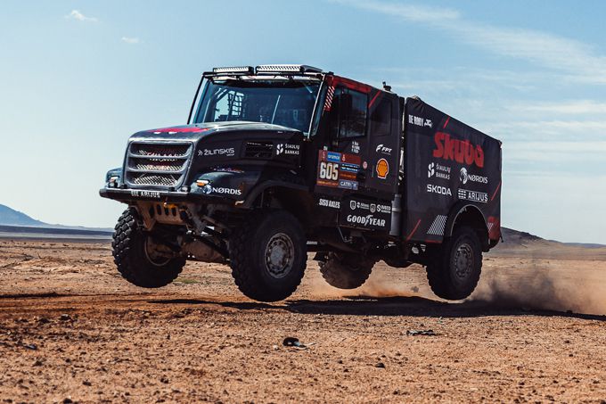 Teambaas van Team de Rooy FPT na klinkende een-twee in Dakar Rally: "Dagen die effect kunnen hebben op het klassement"
