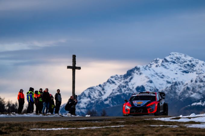 Rally Monte Carlo 2024 vrijdag Adrien Fourmaux/Alexandre Coria (Hyundai i20 N Rally1)