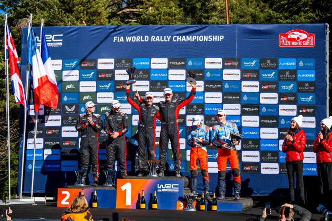 Rally Monte Carlo 2025 Foto 4 Sébastien Ogier en Vincent Landais podium - Toyota GR YARIS Rally1 (Foto: Red Bull Content Pool)