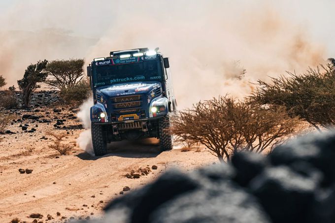 Dakar 2025! Vader Martin van den Brink offert zich op voor zoon Mitchel: "Pa heeft een super job verricht"