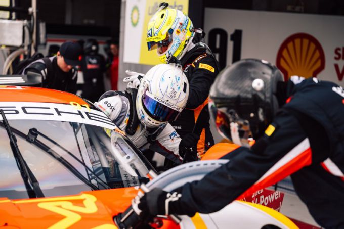 Bathurst 12H 3e Free Practice Friday Foto 7 rijderswissel pitstop_Nr91_Schuring_Heinrich_Shahin_Shahin