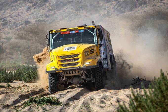 Dakar 2025: Ondanks goede snelheid verliest Anja van Loon ruim een uur door reparaties in 48-uurs etappe