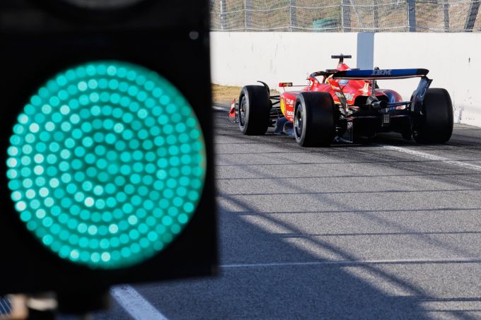 Pirelli F1 bandentests Barcelona Foto 10 groen licht seizoen 2025 Ferrari