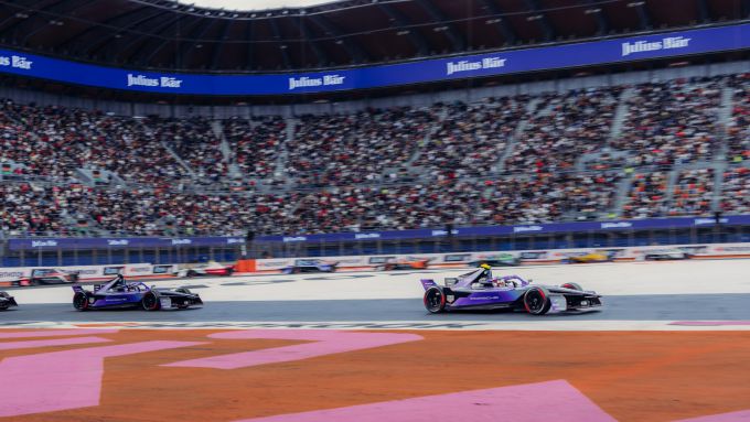 FIA Formula E: Porsche gaat voor zege in Jeddah; debuut van pitstops met snelladen met 600 kW