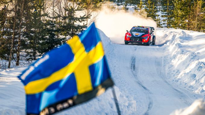 Rally Sweden 2025 Foto 6 Hyundai sneeuw zweedse vlag