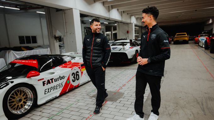 Van voetballer tot coureur Sergio Aguero en Pascal Wehrlein Formule E Porsche 99X Electric Foto 5