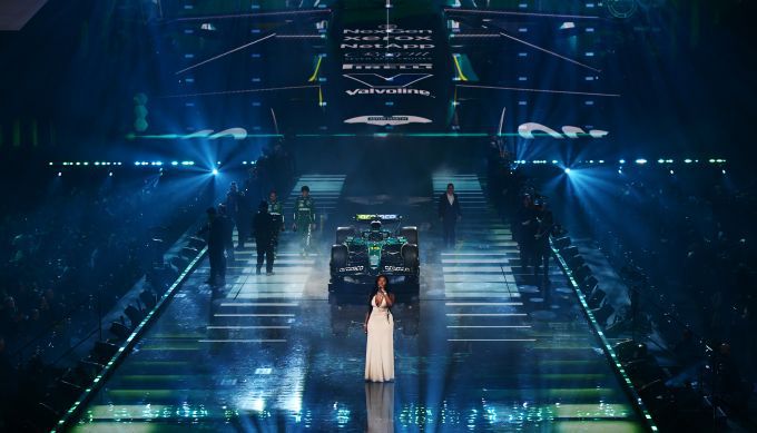 Aston Martin Aramco Formula One™ Team 2025-livery F1 75 Live-event O2 Arena Londen Foto 11
