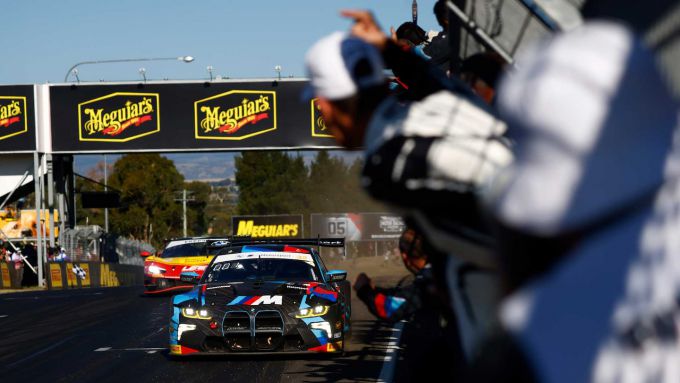 Bathurst 12 Hours 1 - 2 overwinning BMW en Team WRT Foto 2 bron foto: BMW M Motorsport