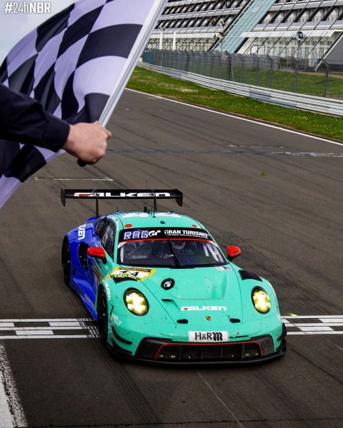 Bandenfabrikant Falken nieuwe partner van de Nurburgring Foto 2 Falken-Porsche winnaar finish