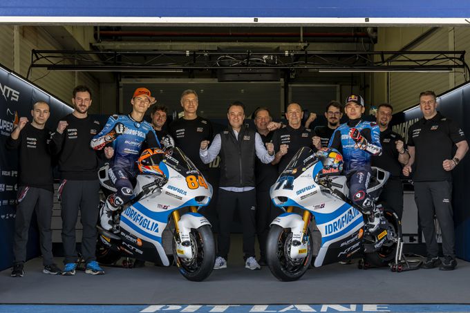 FOTO LIVERY: nieuwe kleuren voor machine van Zonta van den Goorbergh en RW-Idrofoglia Racing GP voor 2025 Moto2 seizoen