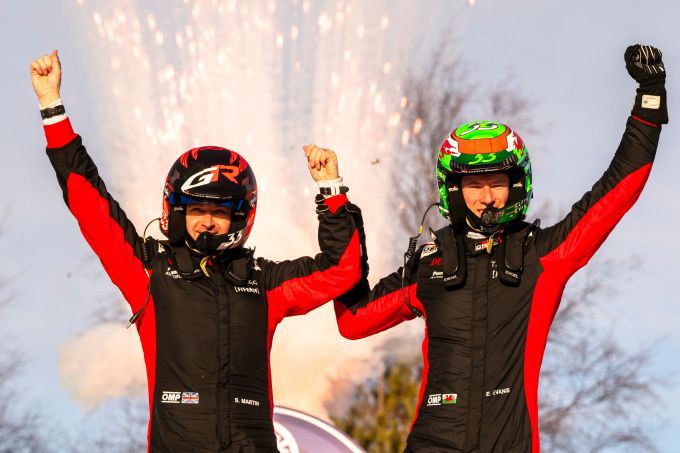 Rally Sweden - Ice King Elfyn Evans houdt teamgenoot Takamoto Katsuta van zich af en wint het sneeuwrijke evenement
