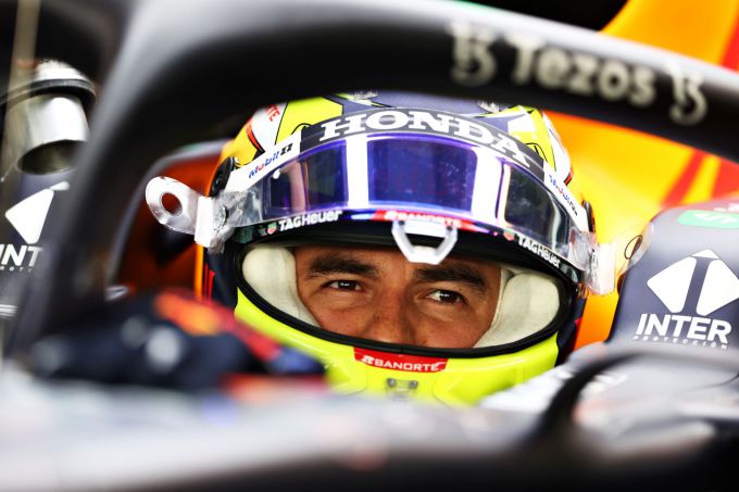 Sergio Perez F1 met helm
