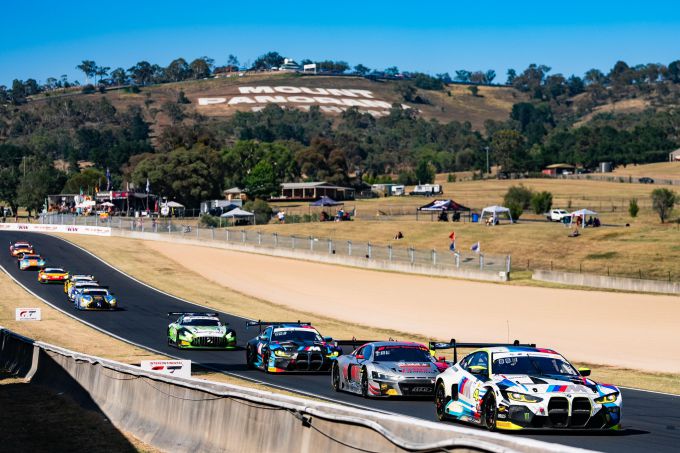 Bathurst 12 Hours 1 - 2 overwinning BMW en Team WRT Foto 10