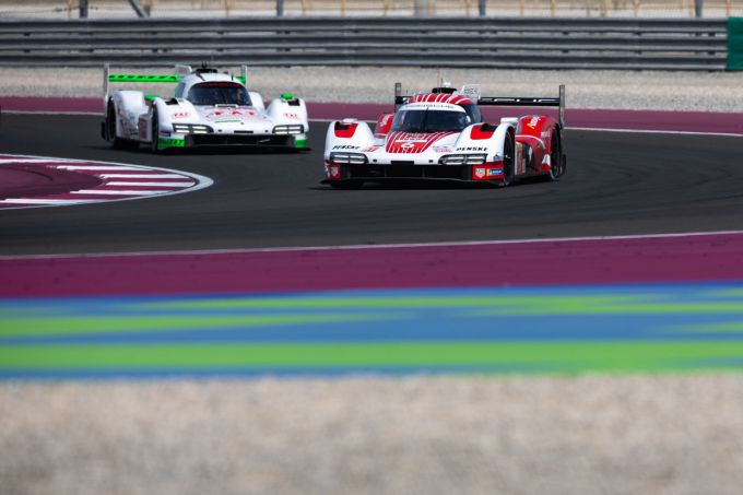 FIA World Endurance Championship Lusail International Circuit Qatar 1812km Porsche Penske Motorsport Manthey Foto 2