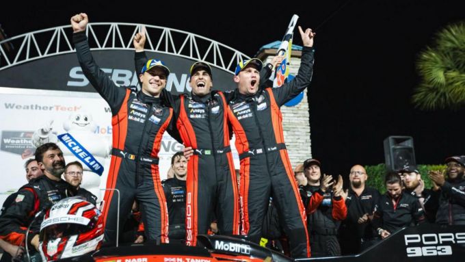 12H Sebring 2025 Nr7 Porsche 963 winnaar met Felipe Nasr, Nick Tandy en Laurens Vanthoor Foto 2
