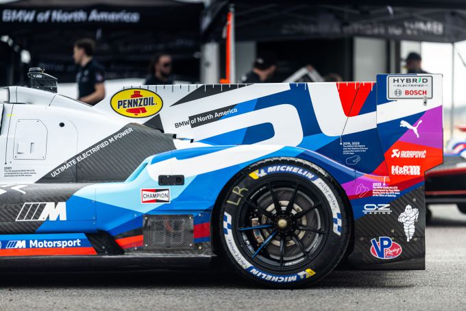 12H Sebring livery BMW M Team RLL Hybrid V8 herdenkt 50 jaar BMW Noord-Amerika Foto 2