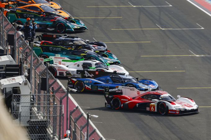 FIA World Endurance Championship Lusail International Circuit Qatar 1812km Porsche Penske Motorsport Manthey Foto 6