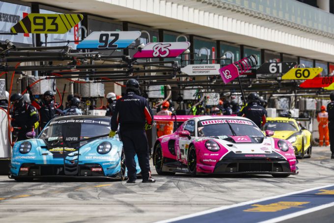 FIA World Endurance Championship Lusail International Circuit Qatar 1812km Porsche Penske Motorsport Manthey Foto 4