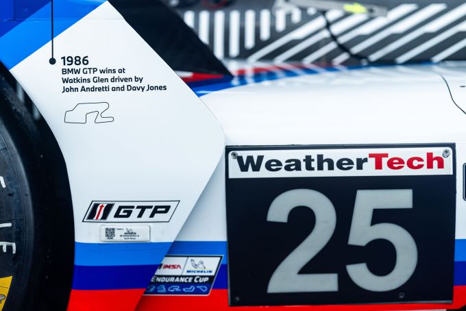 12H Sebring livery BMW M Team RLL Hybrid V8 herdenkt 50 jaar BMW Noord-Amerika Foto 9