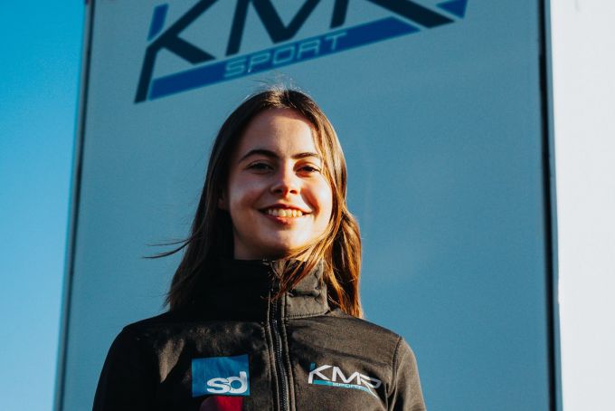 Lily-May Watkins stapt over naar GB4 met teamkampioen KMR Sport