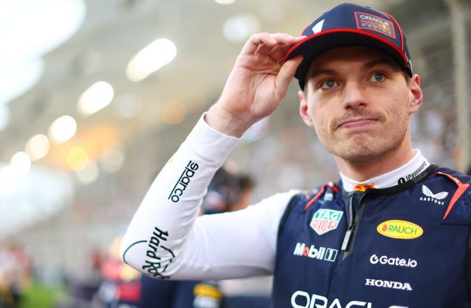 FOTO'S - Max Verstappen staat er helemaal alleen voor; zijn genialiteit houdt Red Bull nog overeind...