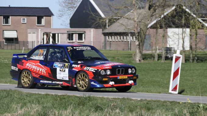 Van Wieren Zuiderzeerally 2025 Foto 4 A. Biesheuvel en S. Bleijenberg met de BMW M3 E30