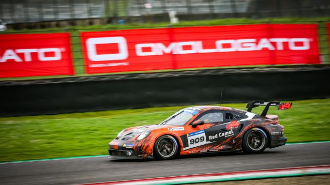 Michelin 24H SERIES European Series Spa-Francorchamps paasweekend van 19 en 20 april 2025 Foto 2 Nr909 Red Camel Porsche