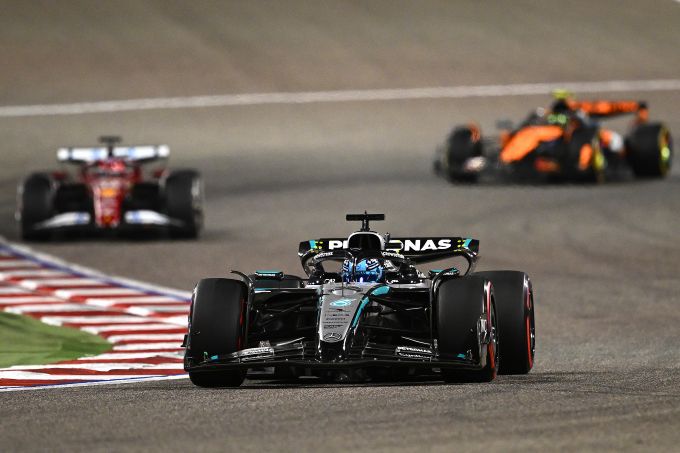George_Russell_actie_track_Bahrein