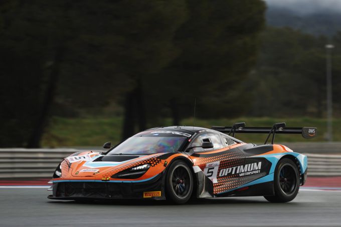 GT World Challenge Europe 2025 powered by AWS #5 Optimum Motorsport McLaren Gold Cup-klasse Mikey Porter, Largim Ali en James Allen Foto 3