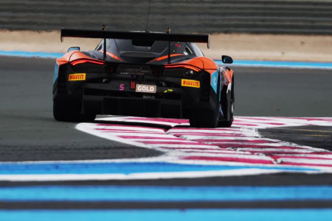GT World Challenge Europe 2025 powered by AWS #5 Optimum Motorsport McLaren Gold Cup-klasse Mikey Porter, Largim Ali en James Allen Foto 6