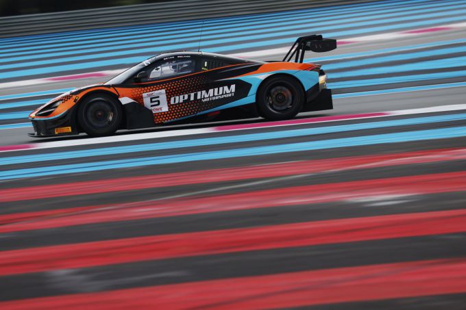 McLaren en een all-rookie line-up