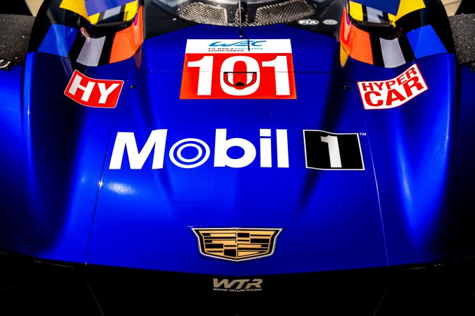 24U van Le Mans Wayne Taylor Racing Cadillac Mobil 1
