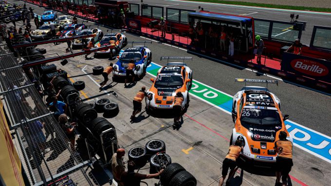 Porsche Mobil 1 Supercup 2025 op het Autodromo Enzo e Dino Ferrari in Imola