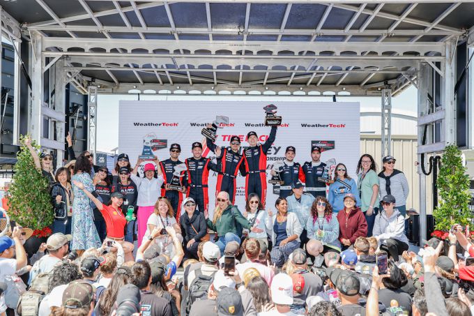 FOTO'S - Dubbel podium voor Porsche na IMSA Laguna Seca; P5 voor Renger van der Zande + UITSLAG