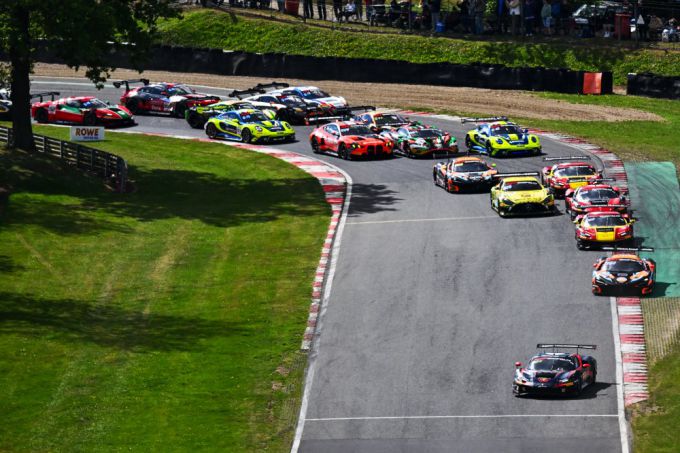 Ferrari en Mercedes winnen bij GTWC Sprint Cup in Brands Hatch; Thierry Vermeulen doet mee om de prijzen + UITSLAG