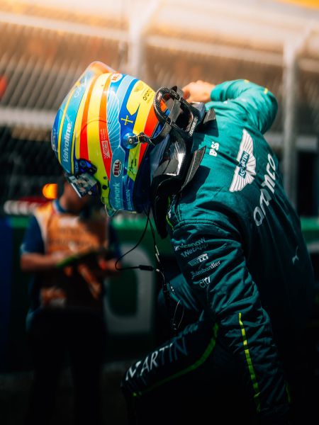 Fernando Alonso F1 Aston Martin AMR25 Foto 3