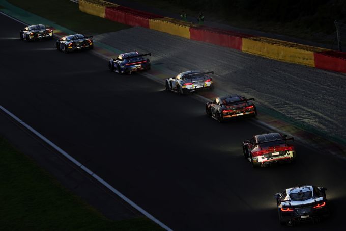 CrowdStrike 24 Hours of Spa 2025 nacht achterzijde