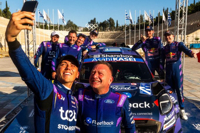 EKO Acropolis Rally Greece Ford M-Sport teamleden selfie