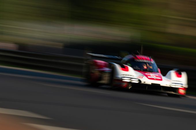 24H Le Mans 2025 Ferrari Foto 3 Porsche