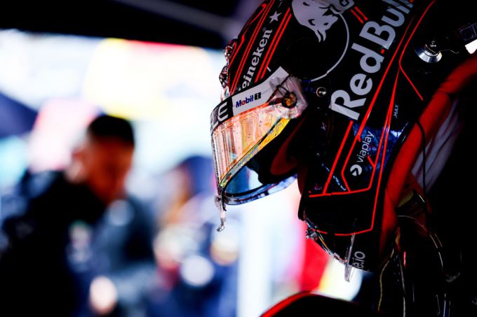 Max Verstappen en Laurent Mekies Red Bull Racing @ F1 Spa-Francorchamps 2025 Foto 4