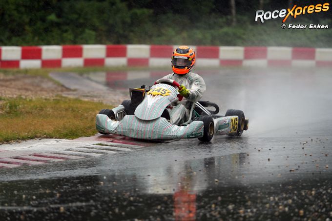 Devyan Roest domineert in de regen en pakt overtuigende NK-zege in Kerpen