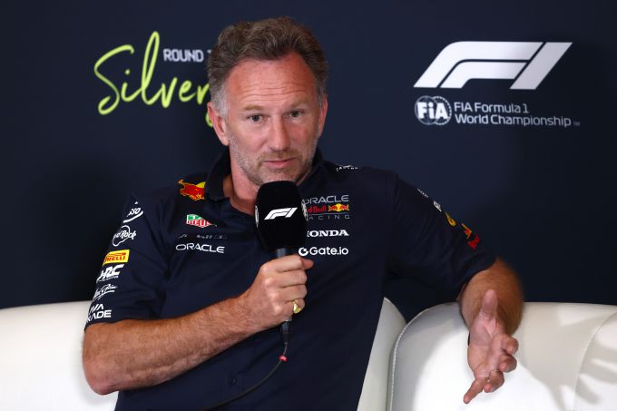 Emotioneel afscheid in Milton Keynes: "De Formule 1 is gebouwd op ambitie, passie en respect; rivaliteit heeft ons beter gemaakt"