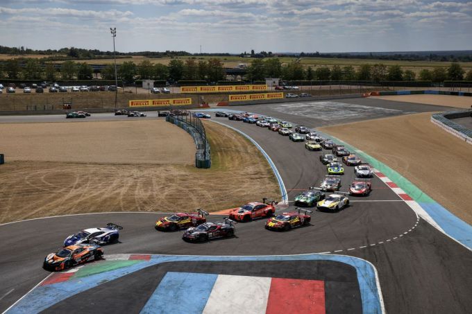 FOTO'S - Kirchhofer en Goethe winnen op Magny-Cours; Vermeulen en Lulham jammerlijk uitgeschakeld + UITSLAG