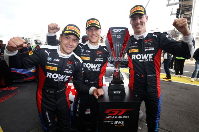 GT World Challenge powered by AWS Nürburgring 2025 Foto 2 winnaars Raffaele Marciello, Augusto Farfus en Jesse Krohn