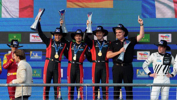 FOTO’S - Porsche behaalt met Estre-Vanthoor-Campbell zijn eerste FIA WEC-overwinning in 2025 in nat Texas