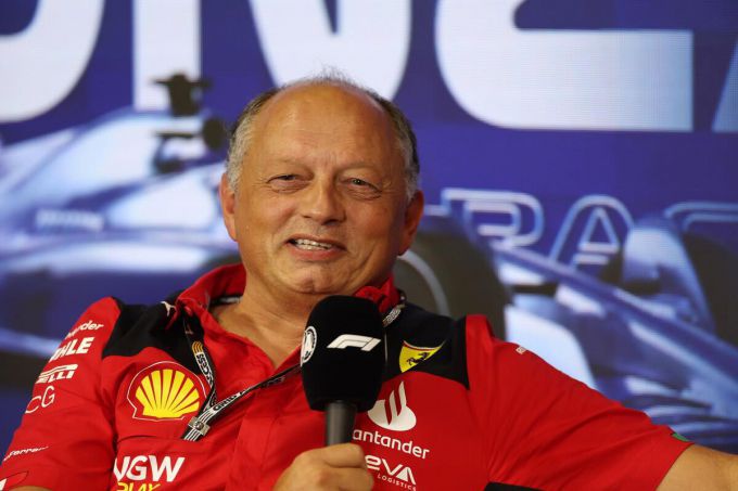 Ferrari-teambaas Frederic Vasseur "Charles Leclerc bloeit op, Lewis Hamilton bouwt op"