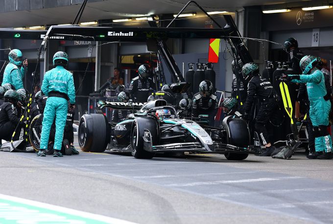 Mercedes versus Ferrari in GP van Azerbeidzjan – Bakoe Foto 4