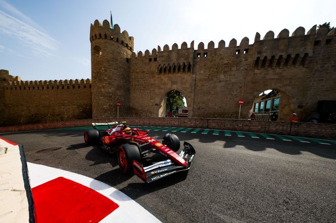 Lewis Hamilton moet nog steeds wennen maar hervindt vertrouwen in Ferrari: "Godzijdank'