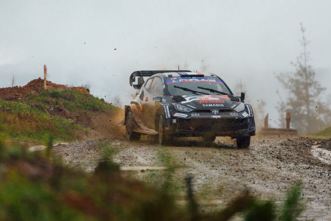 Ogier schittert in Chili na stuivertje wisselen met Evans: machtige comeback bij zijn 200ste WRC-start + UITSLAG
