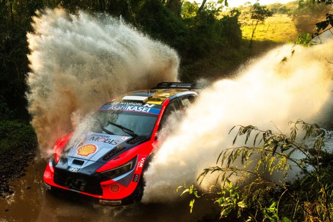 Ott Tanak zet de toon in Chili: spannende strijd ontbrandt tussen Hyundai en Toyota tijdens natte shakedown